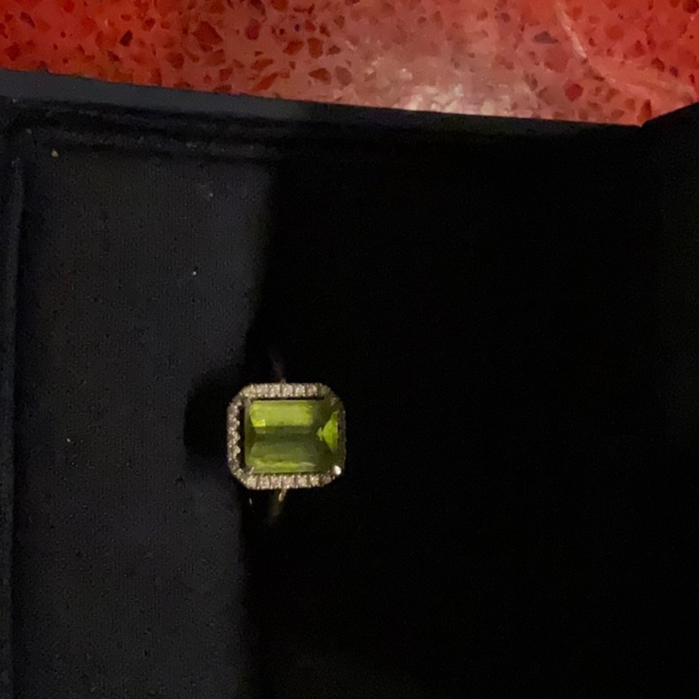 Octagon cut peridot white gold diamond ring 0.14 ctw